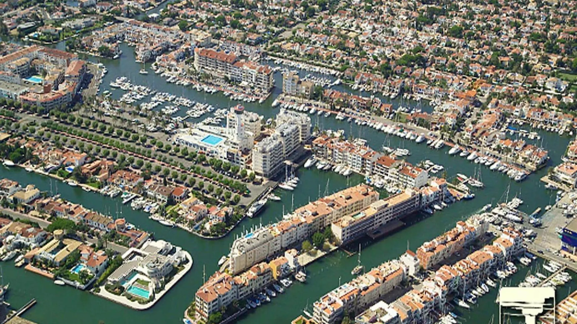 Apartment In Empuriabrava With Canal View 0*,