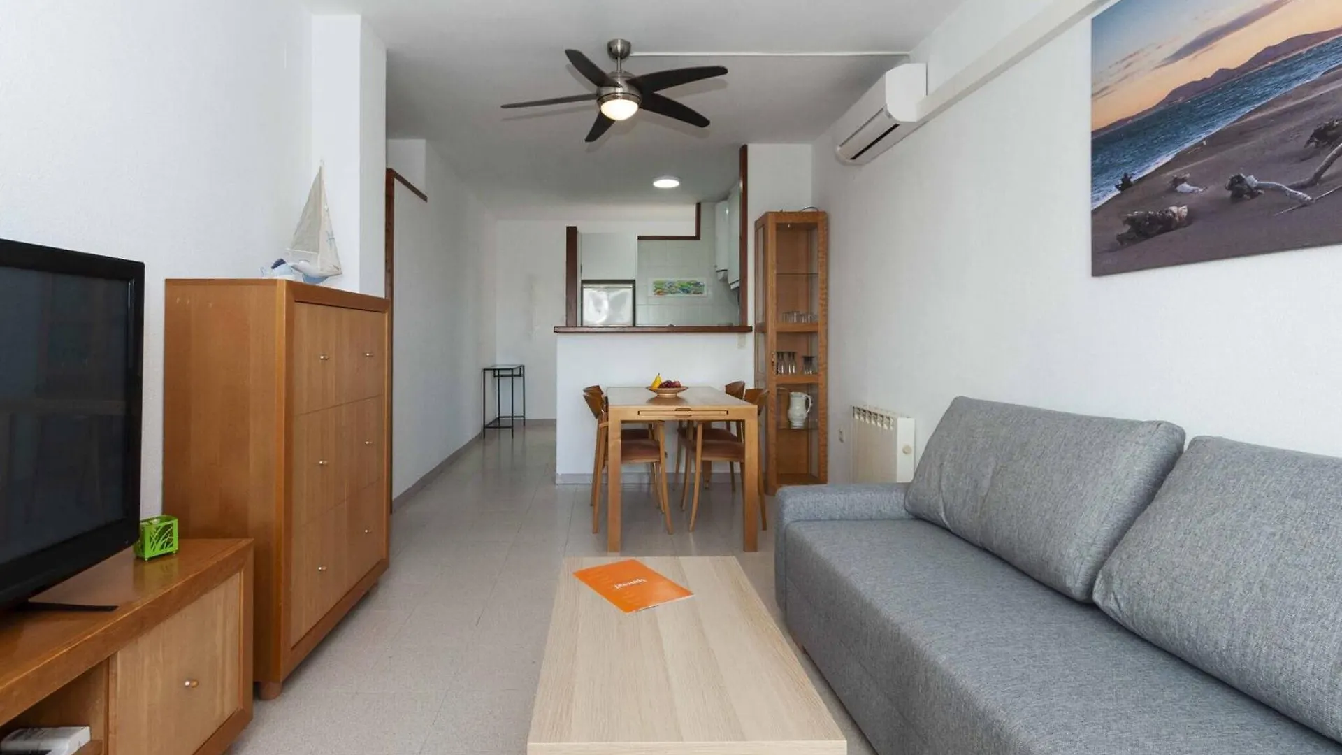 Apartment In Empuriabrava With Canal View